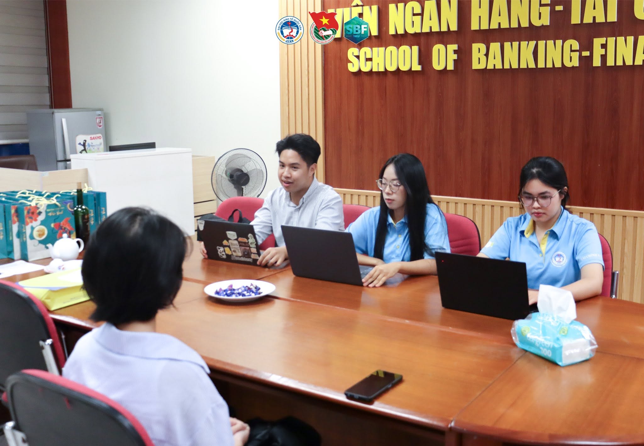 Cùng làm việc, cùng đóng góp
