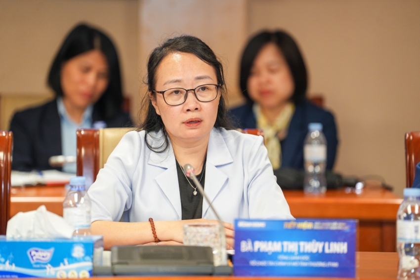 bà Phạm Thị Thùy Linh - Tổng Giám đốc Tổ chức Tài chính vi mô Tình Thương (TYM)  phát biểu tại Tọa đàm bà Phạm Thị Thùy Linh - Tổng Giám đốc Tổ chức Tài chính vi mô Tình Thương (TYM)  phát biểu tại Tọa đàm